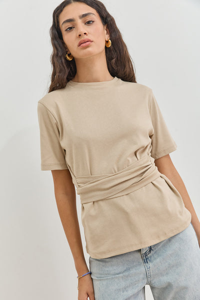 חולצת אנני רצועות קשירה | מוקה