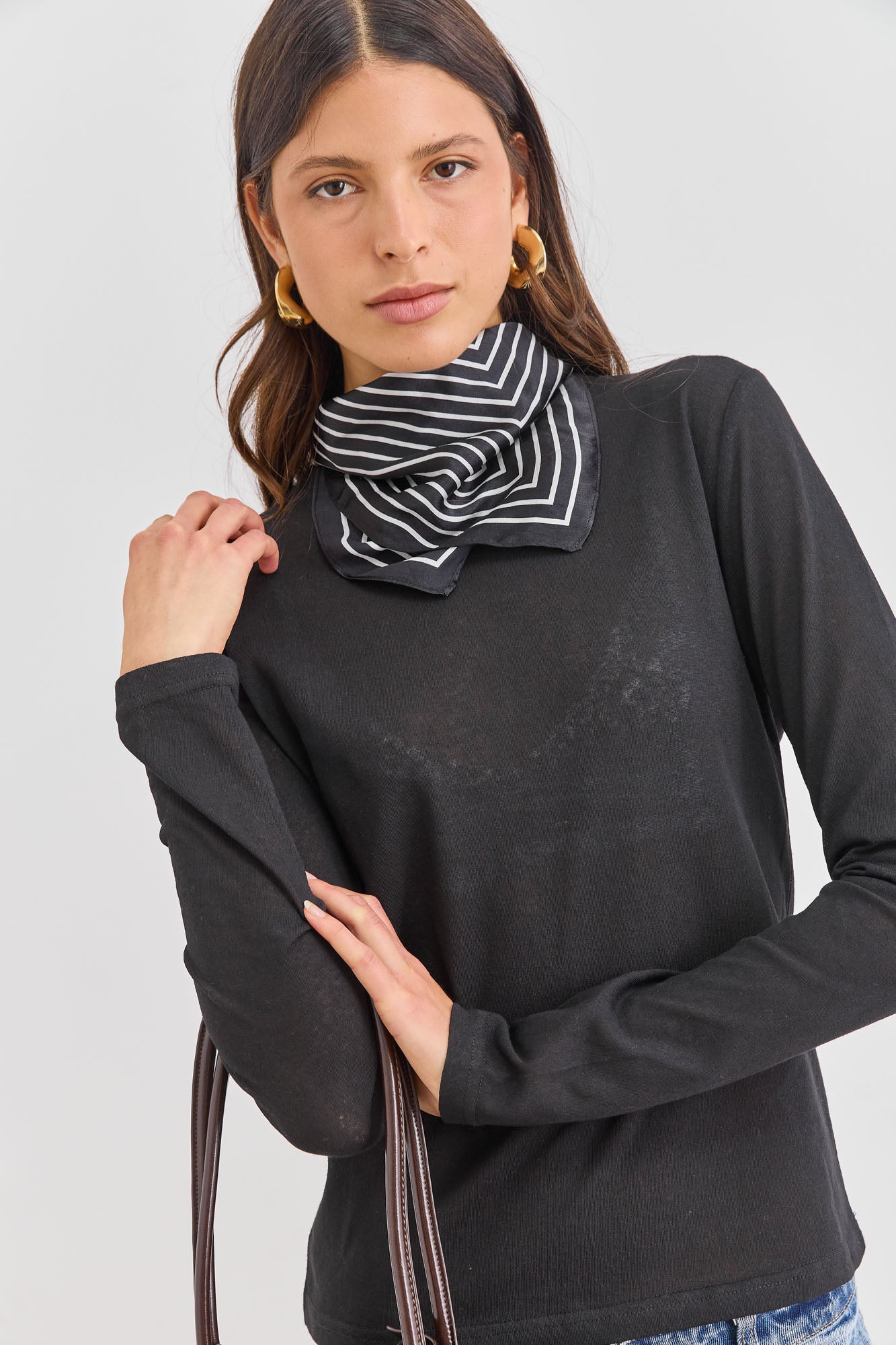 חולצת ניקולה בד שקפקף | שחור
