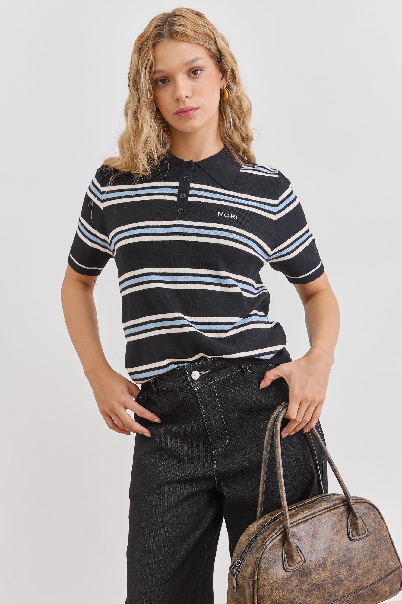 חולצת סקרלט סטרייפס צווארון פולו | שחור/כחול