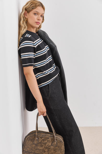 חולצת סקרלט סטרייפס צווארון פולו | שחור/כחול