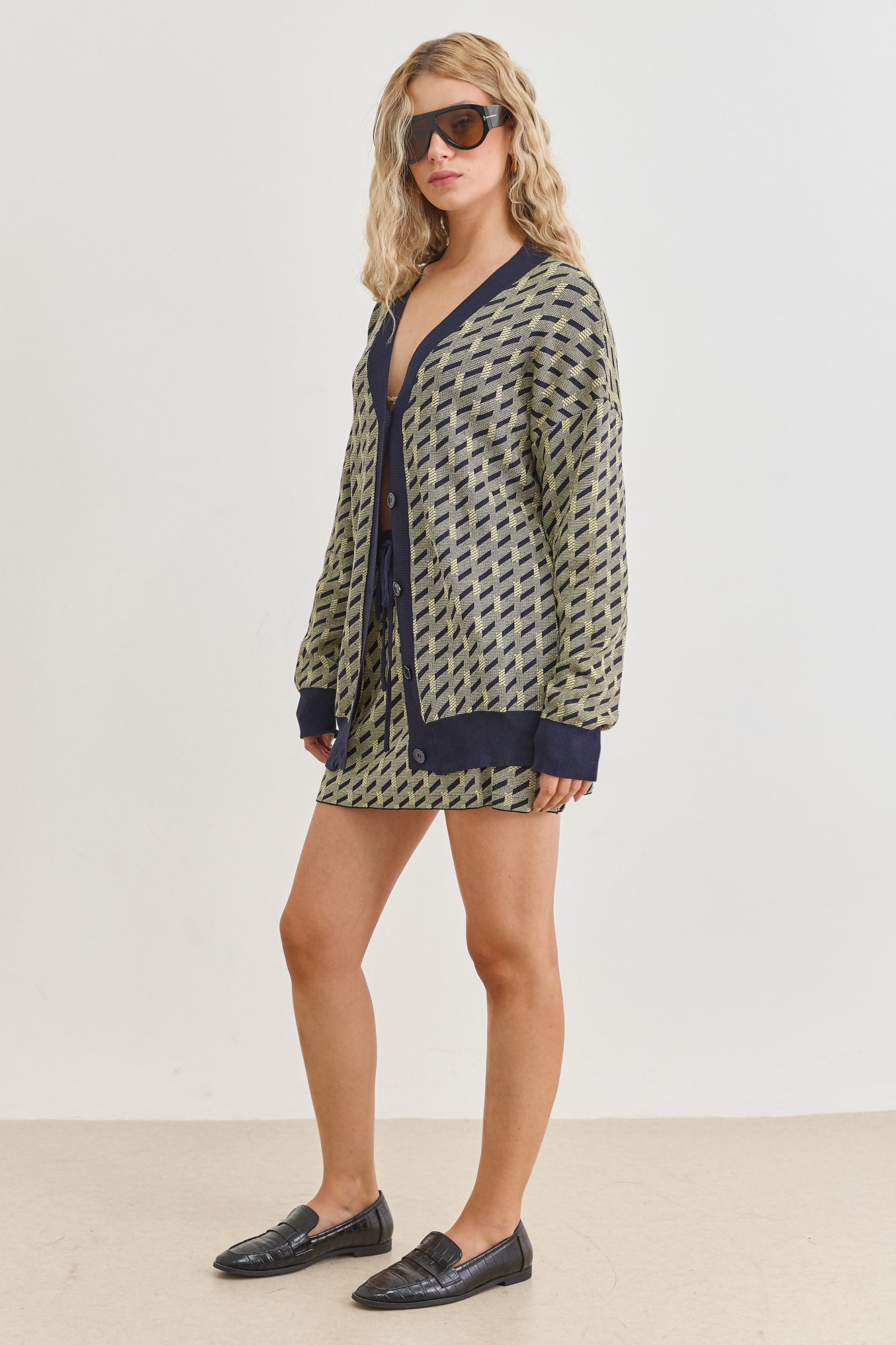 קרדיגן סריג ויולט בשילוב הדפס | כחול/צהוב