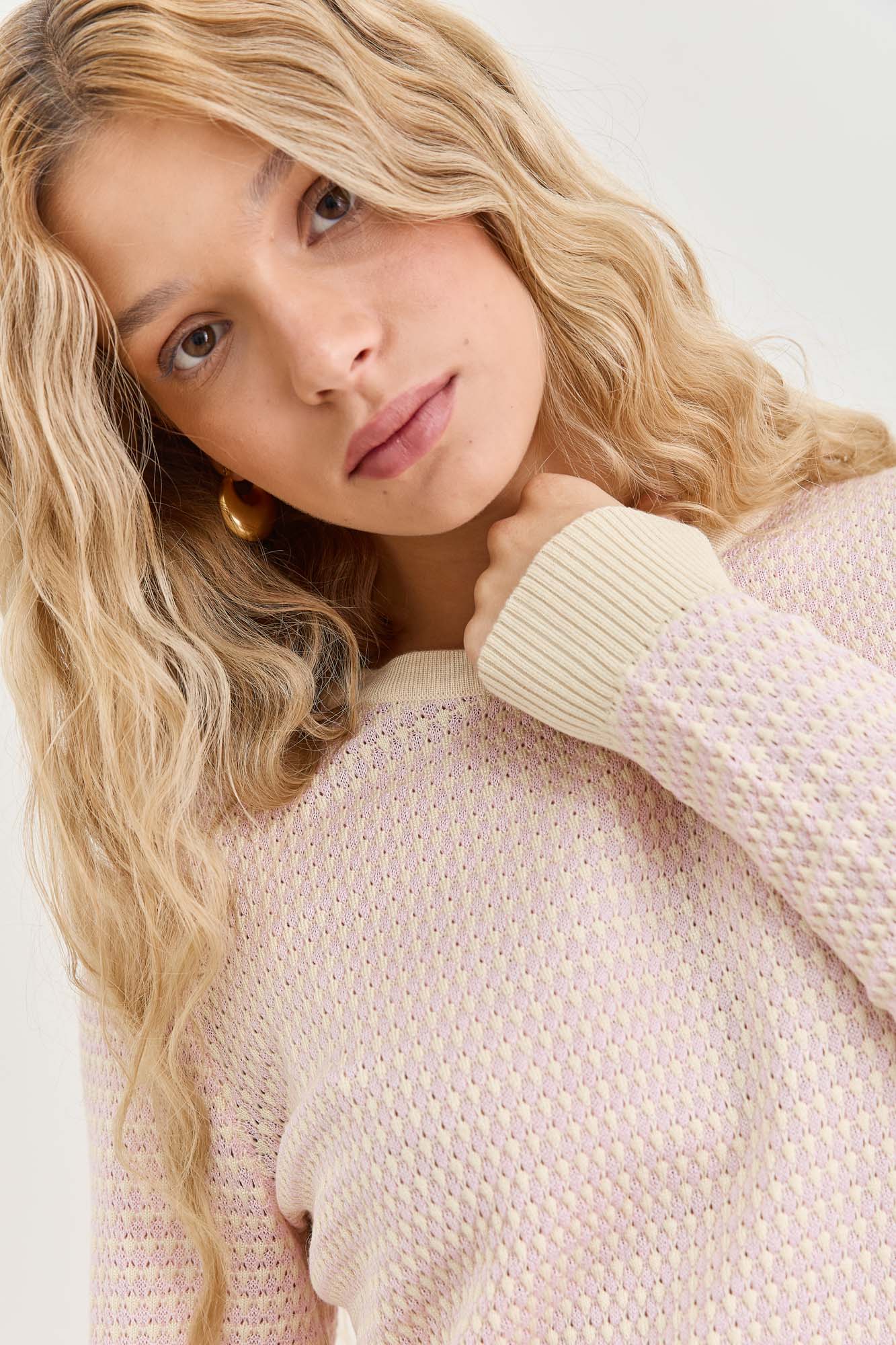 חולצת סריג קיאנו עם טקסטורה | בז׳/ורוד