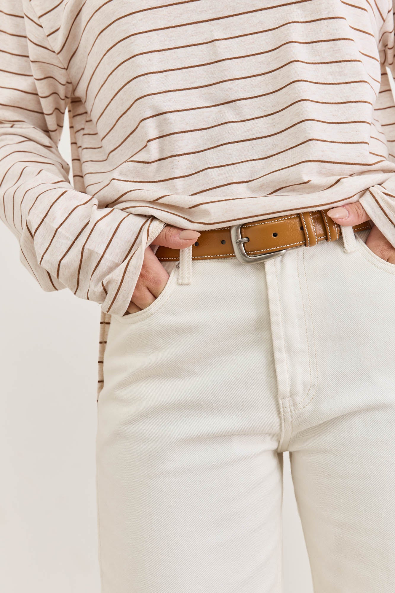 חגורת קיירה דמוי עור תיפורים בולטים | קאמל