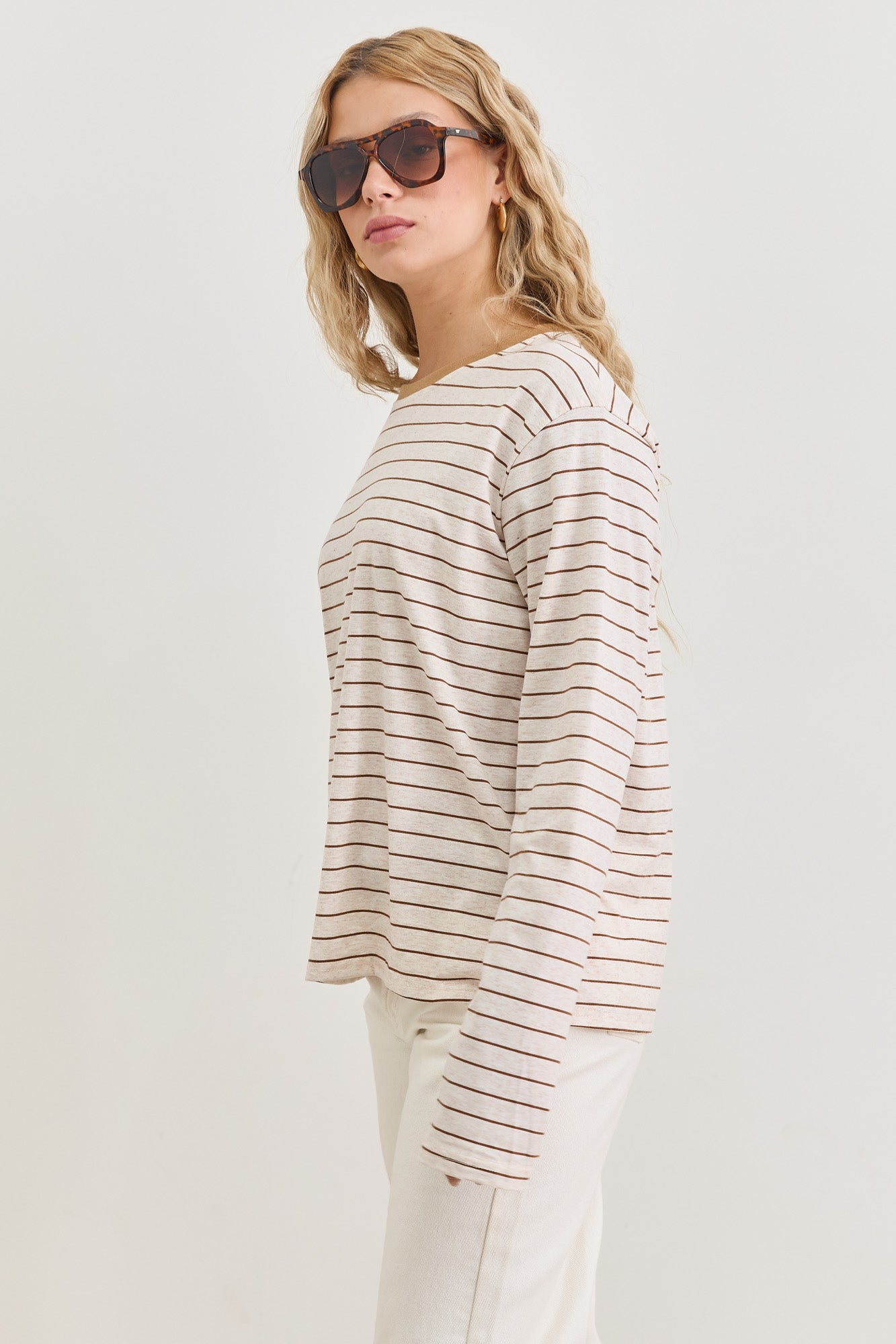 חולצת טי אמור סטרייפס | בז׳/חום