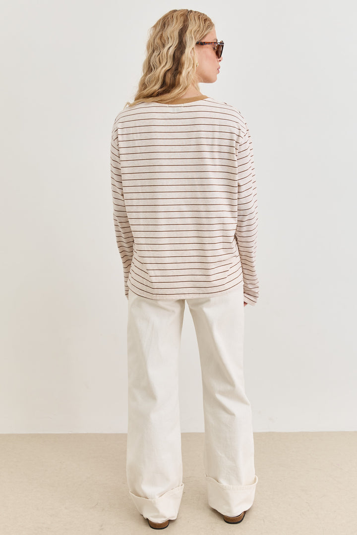 חולצת טי אמור סטרייפס | בז׳/חום