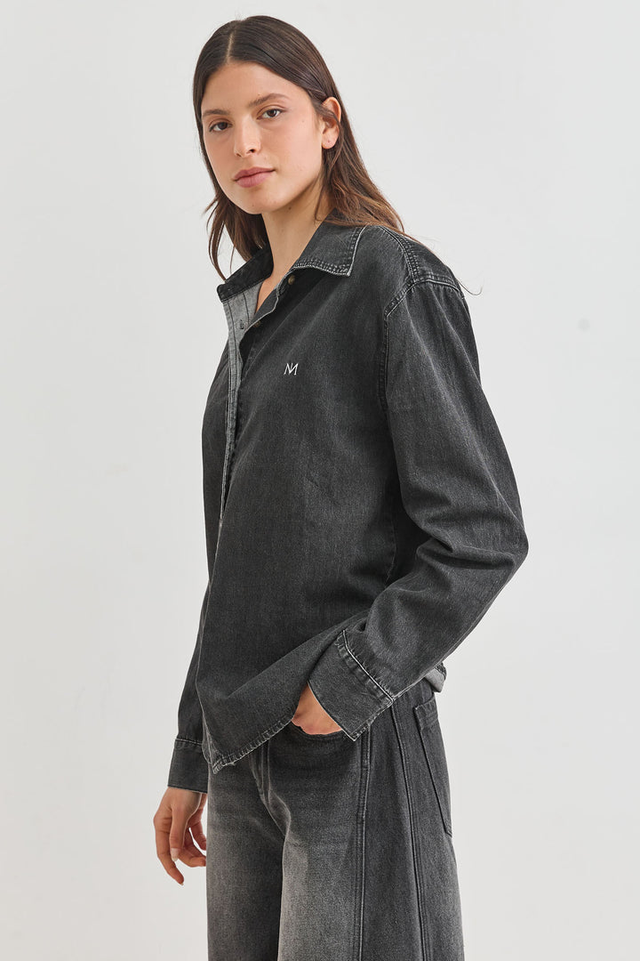 מכופתרת סטנלי דנים רקמת לוגו | שחור