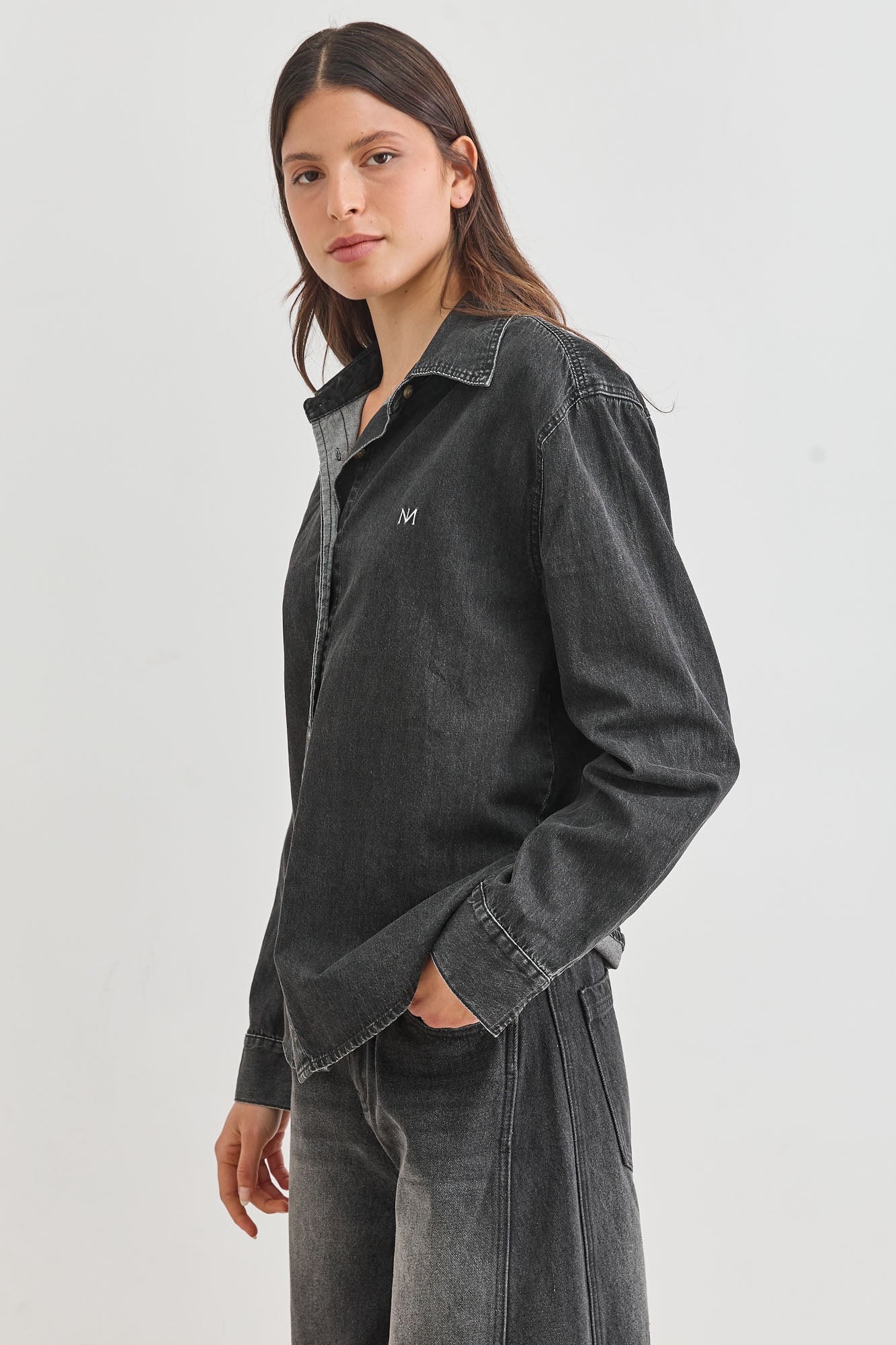 מכופתרת סטנלי דנים רקמת לוגו | שחור