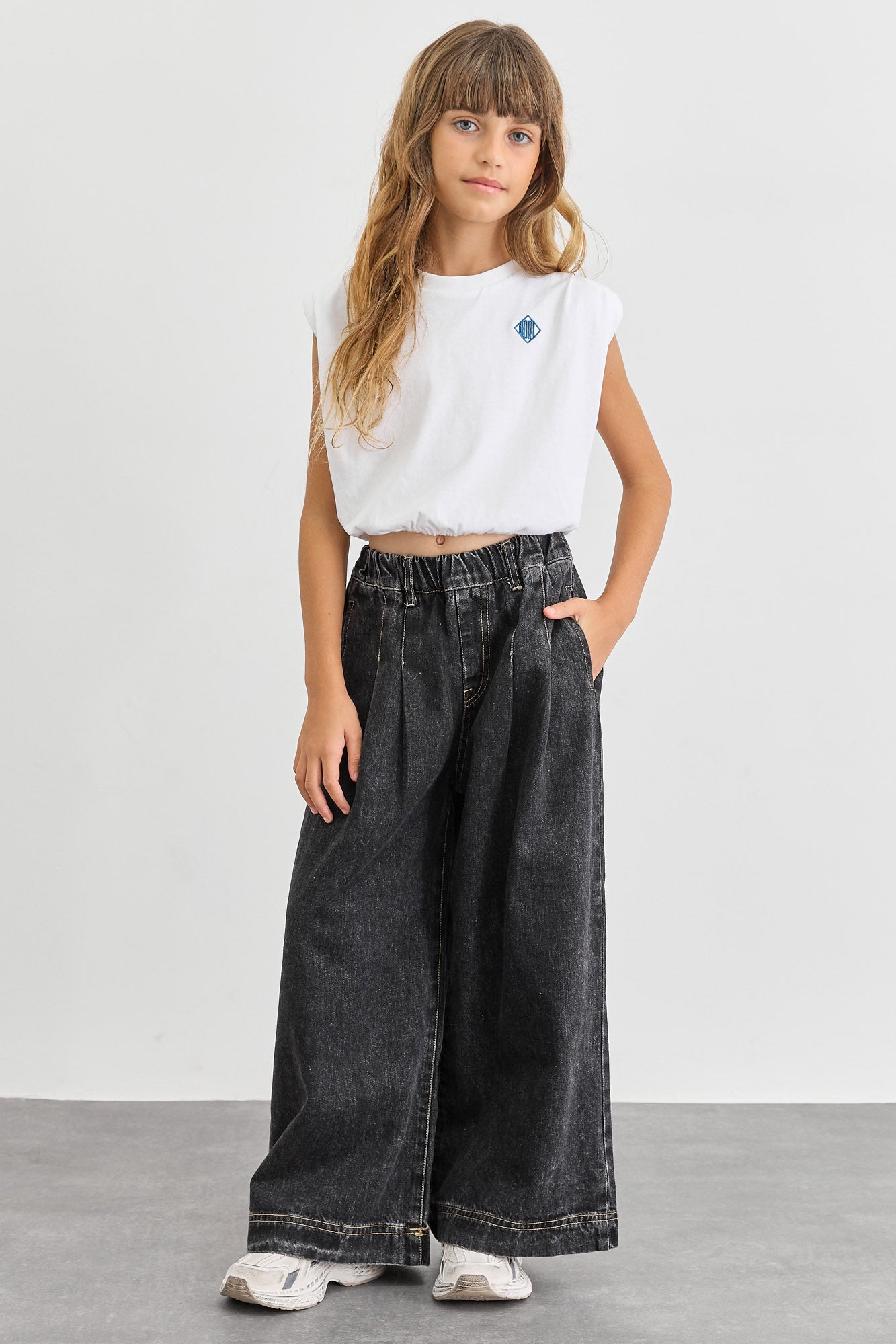 טי שירט אוברסייז בשילוב כריות בכתפיים | לבן