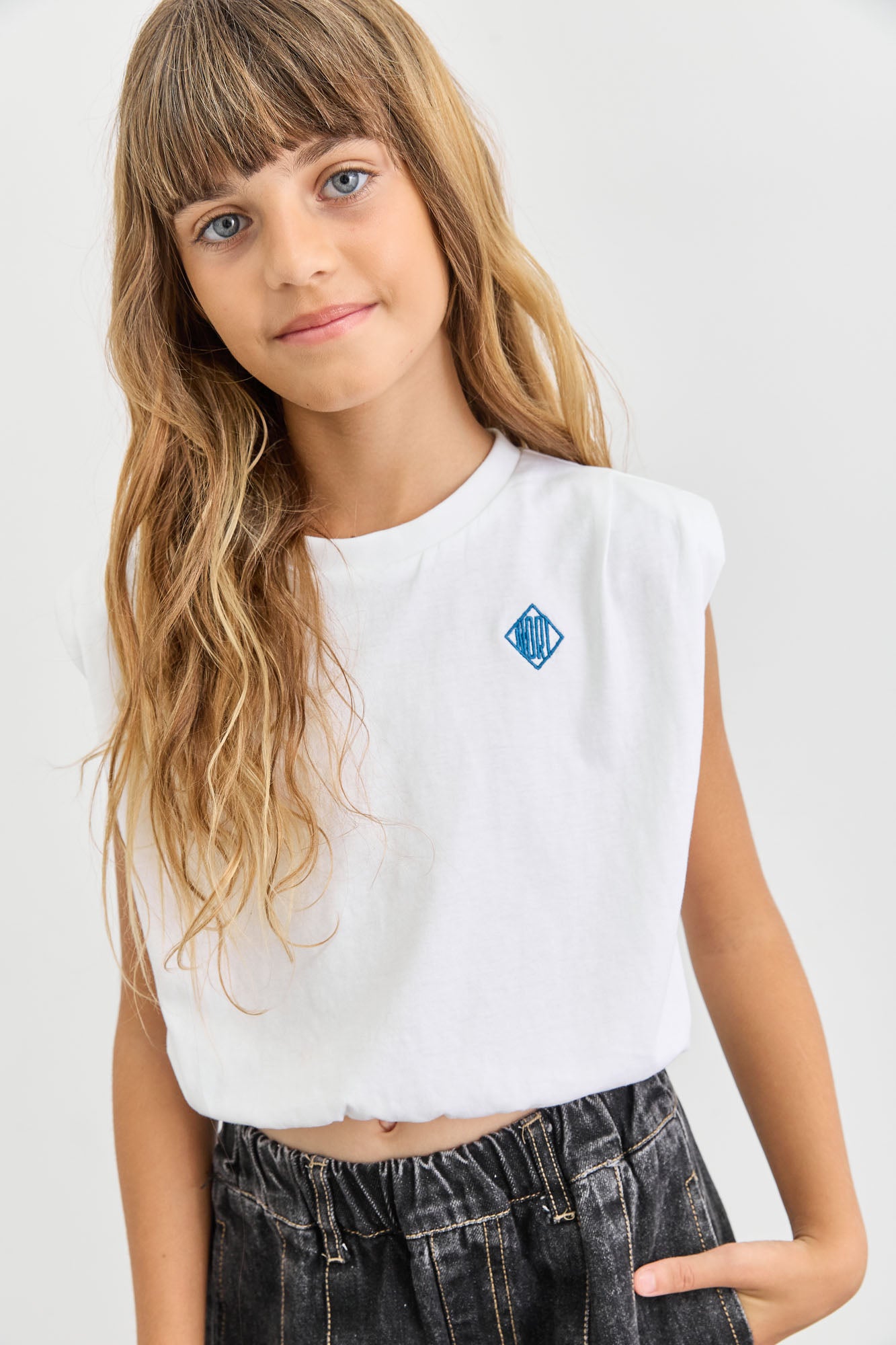 טי שירט אוברסייז בשילוב כריות בכתפיים | לבן