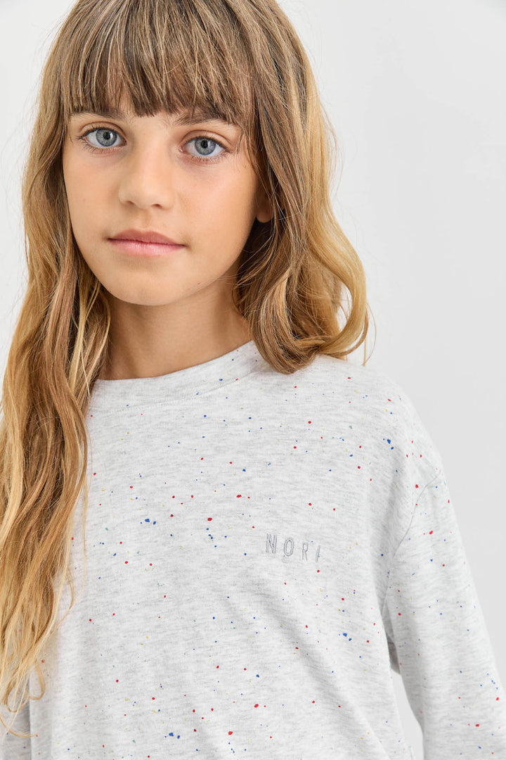 טי שירט עם הדפס נקודות ורקמה | אפור