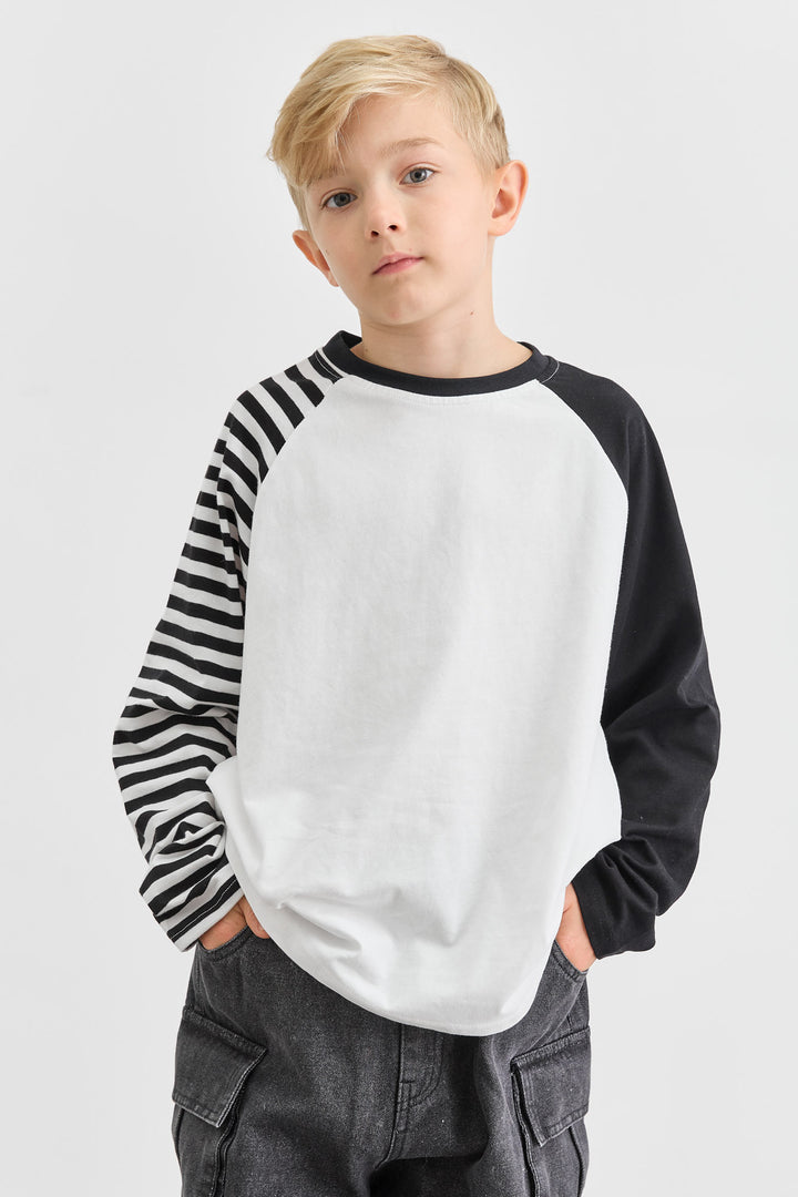 טי שירט בגזרת אוברסייז שרוולים מבד משולב | לבן שחור