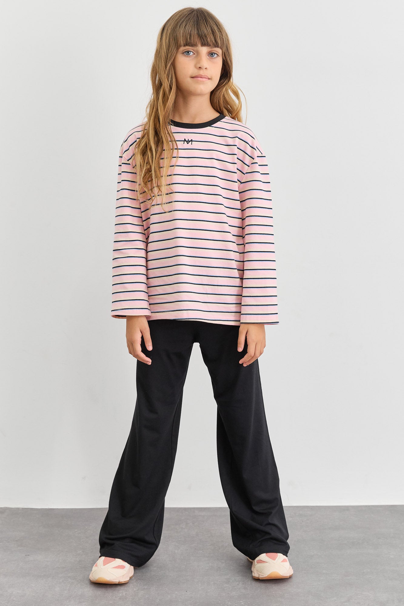 חולצת פסים עם צווארון מובלט ולוגו | ורוד