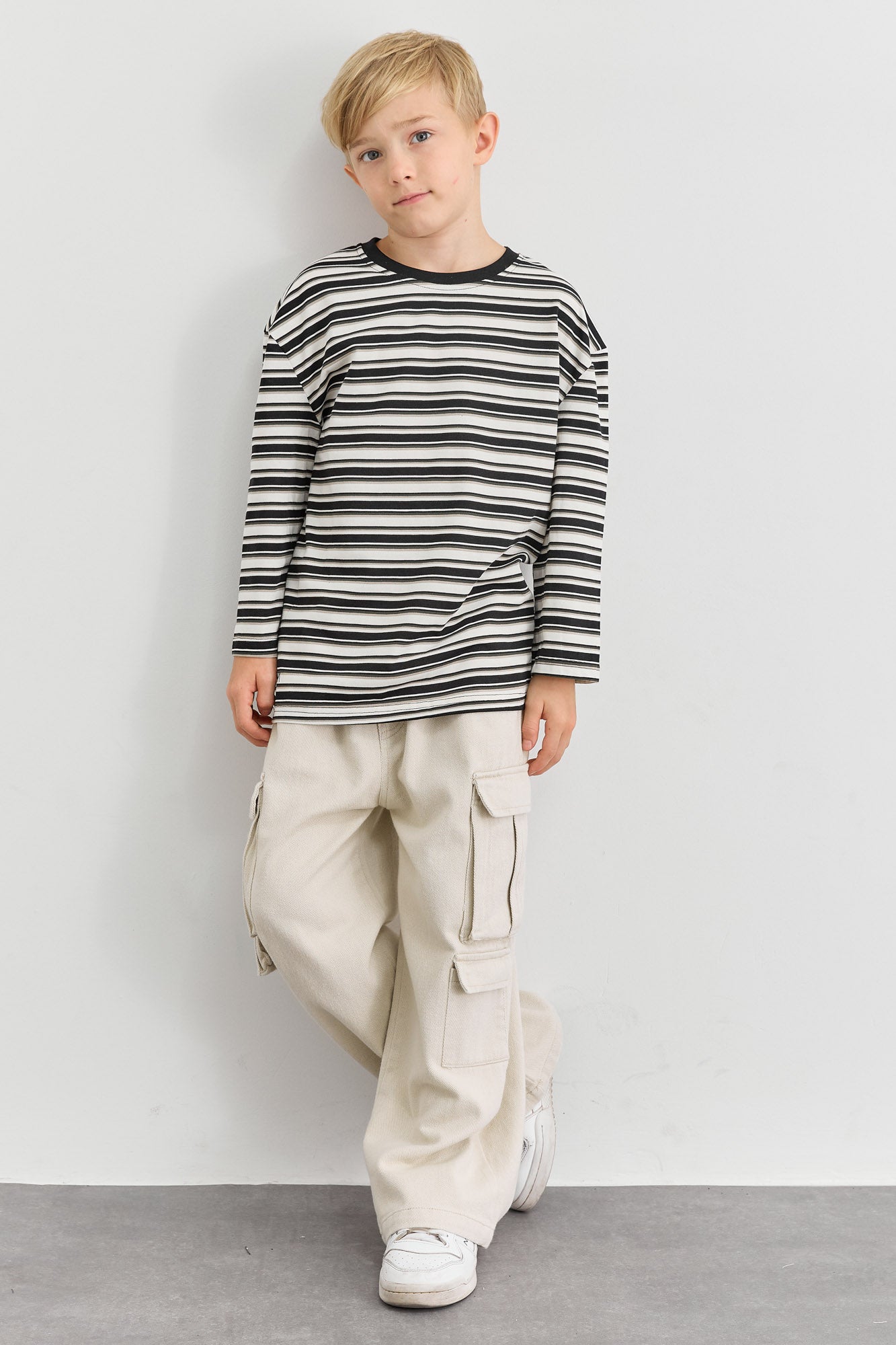 חולצת פסים גזרת אוברסייז | שחור