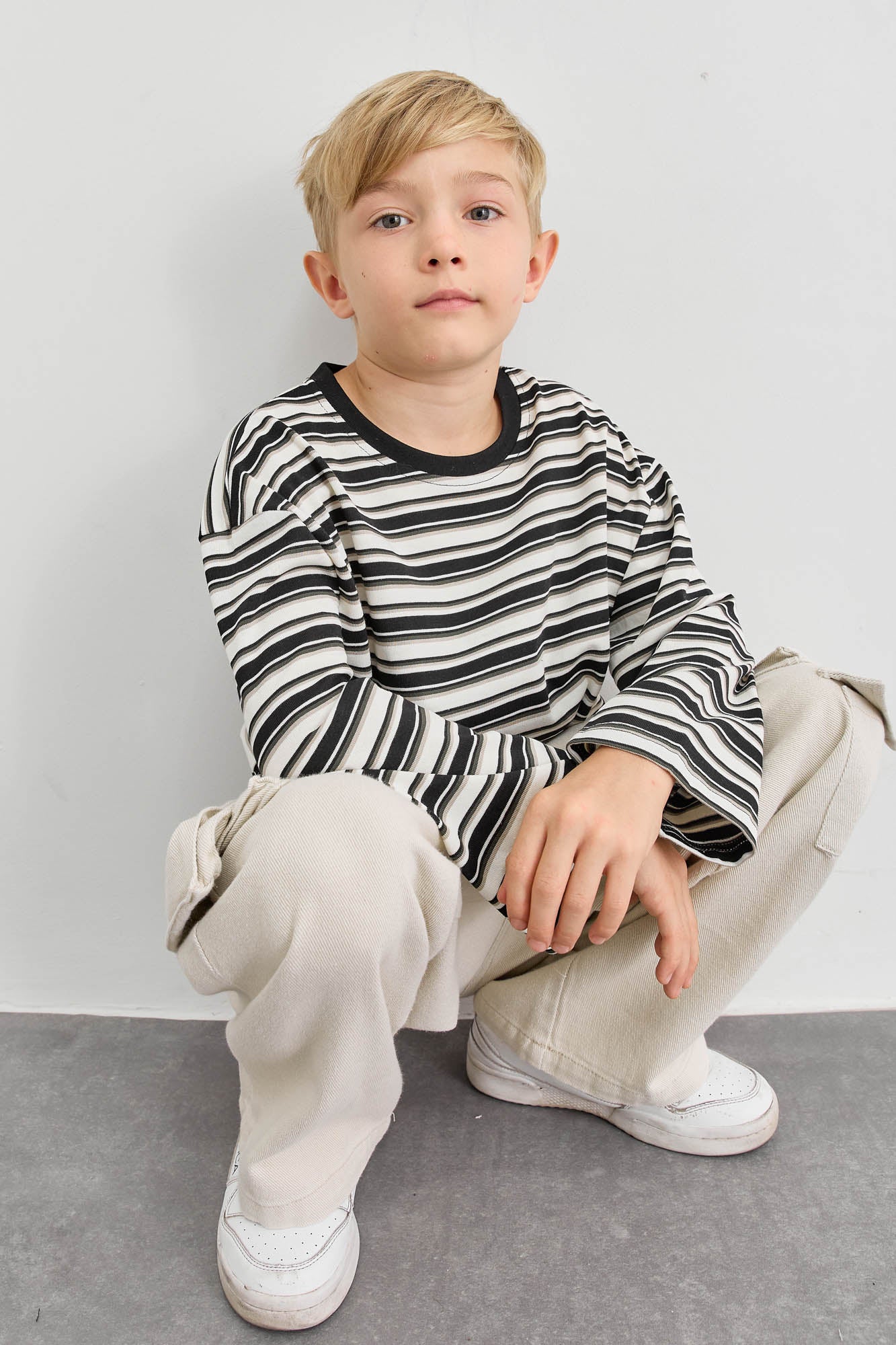 חולצת פסים גזרת אוברסייז | שחור