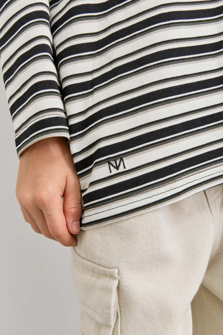 חולצת פסים גזרת אוברסייז | שחור