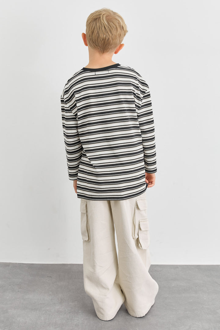 חולצת פסים גזרת אוברסייז | שחור