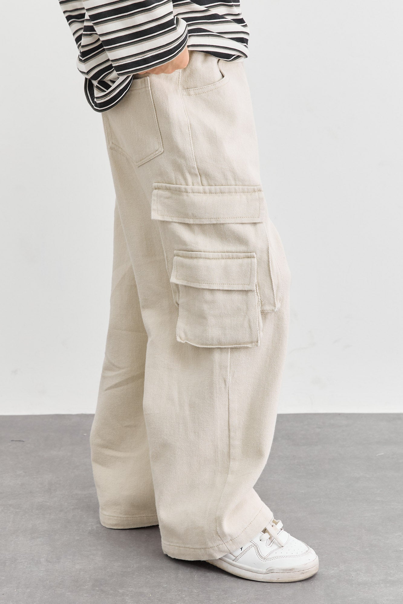 מכנסי דגמ"ח גומי במותן וכיסים | בז'