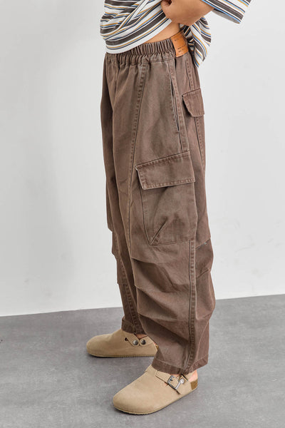 מכנסי דריל גזרת בלון בשילוב כיסים | חום