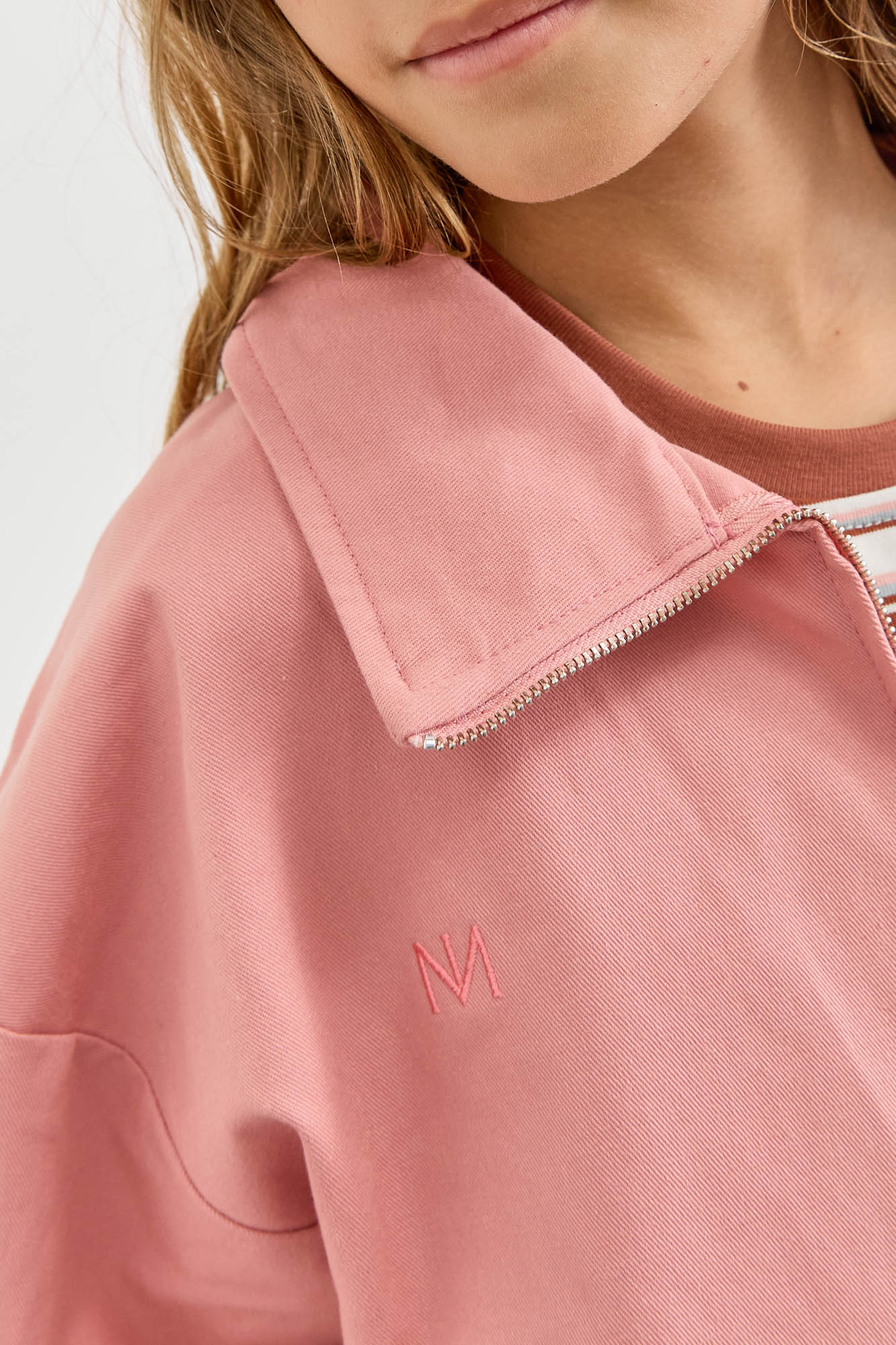 ג'קט בגזרת אוברסייז בסגירת רוכסן | ורוד