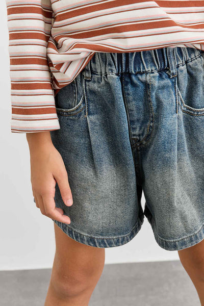 מכנסי ג'ינס קצרים בשילוב תיפורים | ג'ינס