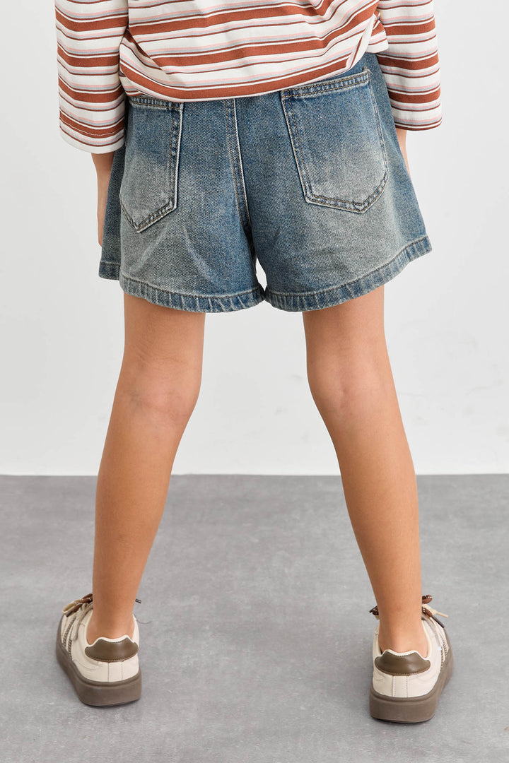 מכנסי ג'ינס קצרים בשילוב תיפורים | ג'ינס