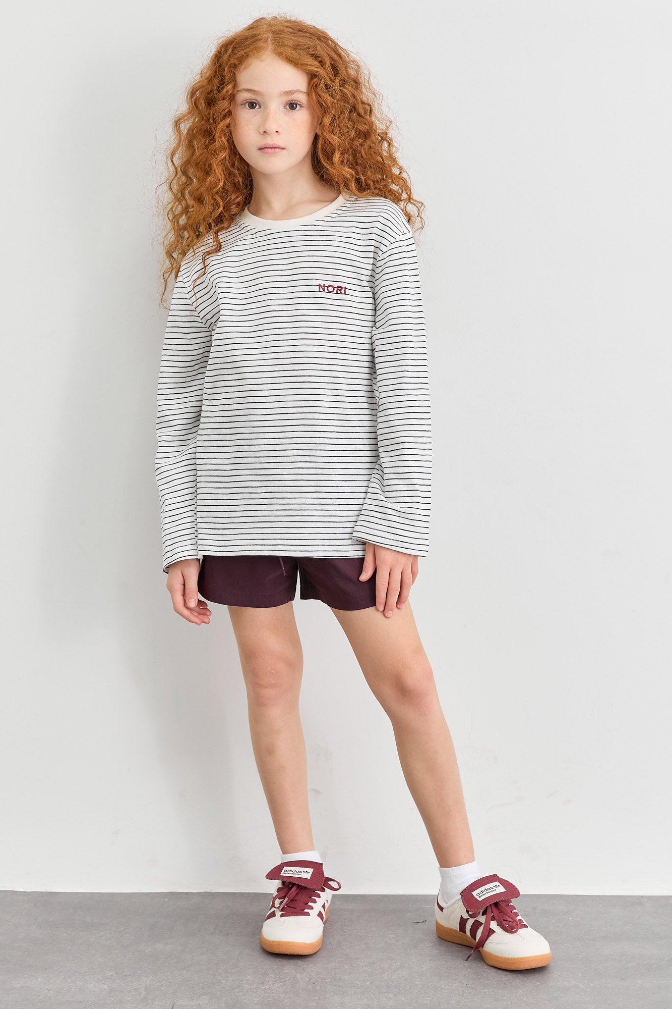 טי שירט אמי הדפס פסים | לבן