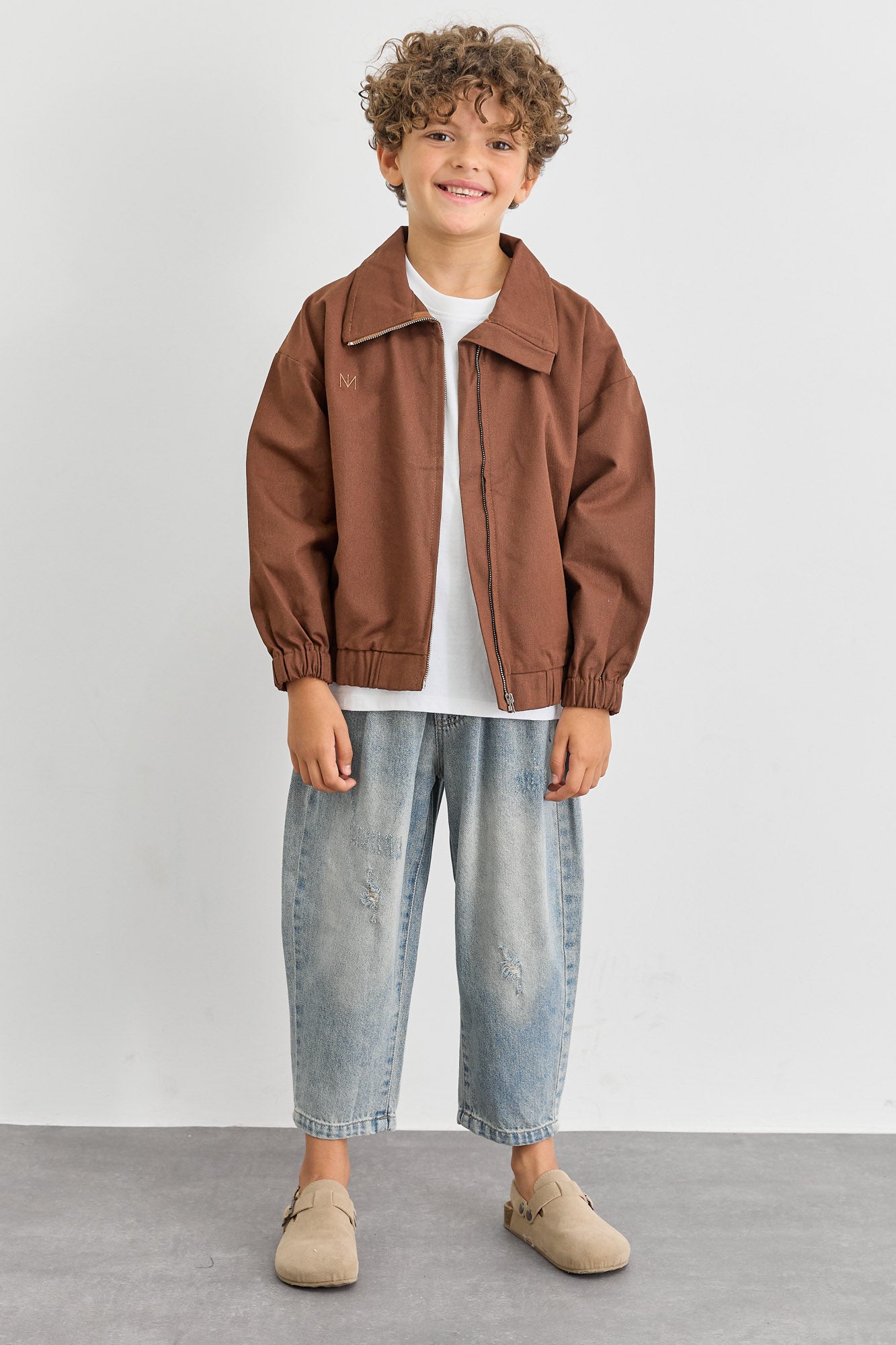 ג'קט בגזרת אוברסייז בסגירת רוכסן | חום