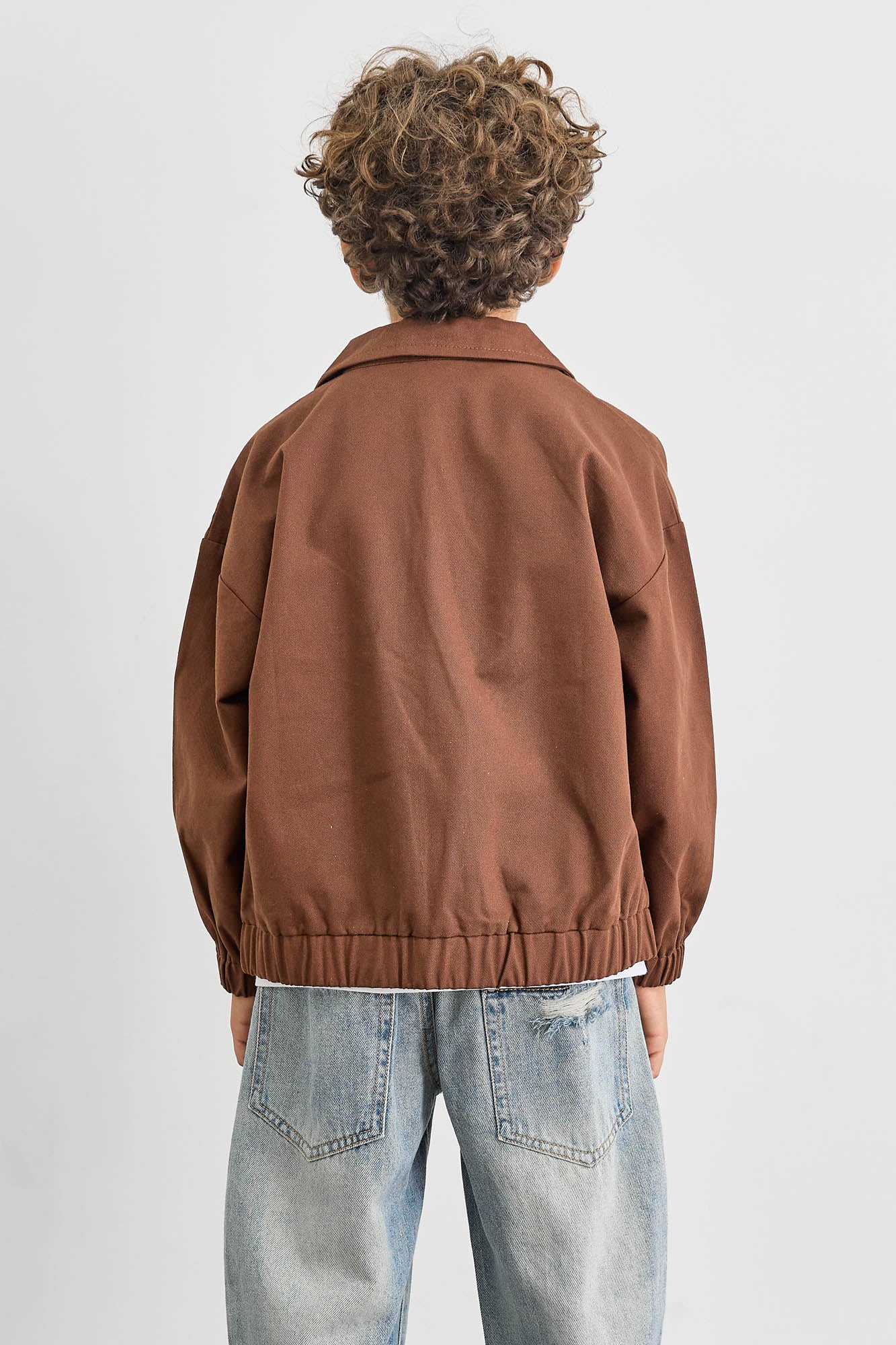 ג'קט בגזרת אוברסייז בסגירת רוכסן | חום