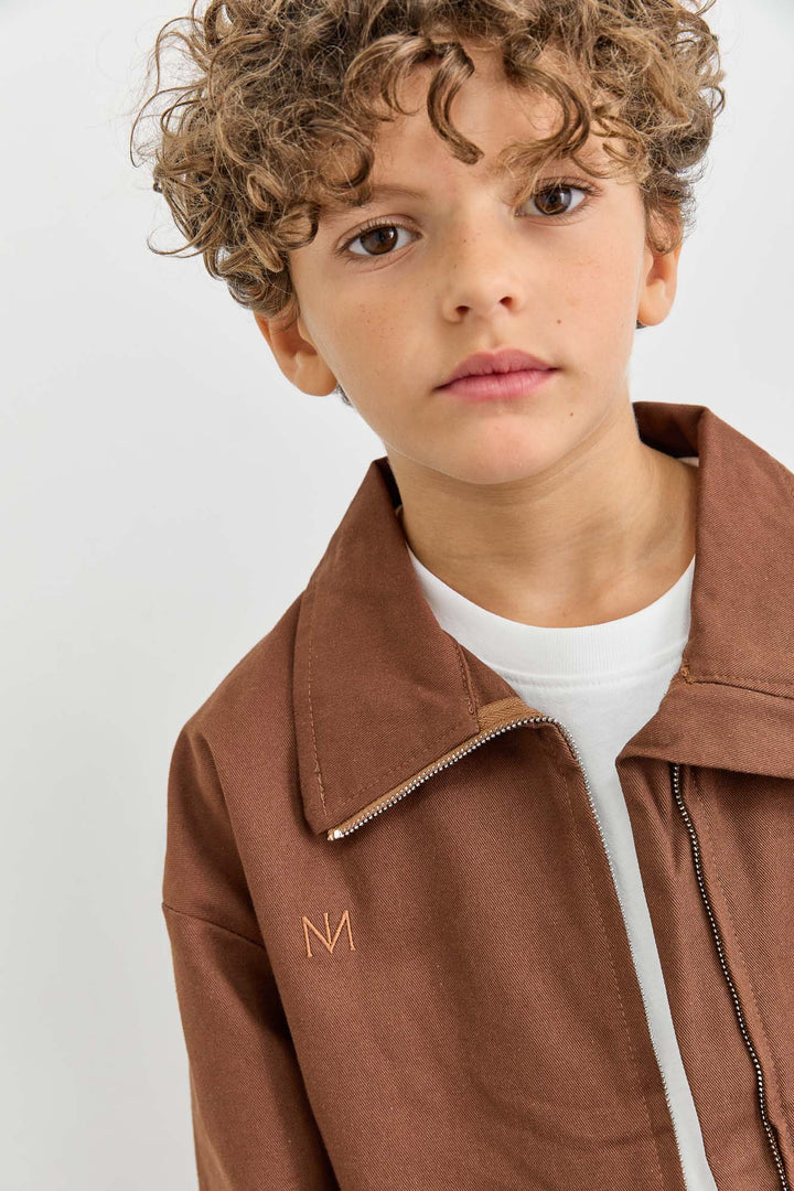 ג'קט בגזרת אוברסייז בסגירת רוכסן | חום