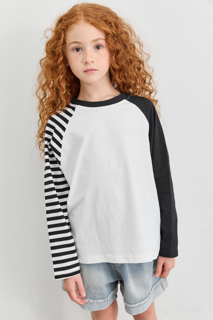 טי שירט בגזרת אוברסייז שרוולים מבד משולב | לבן שחור