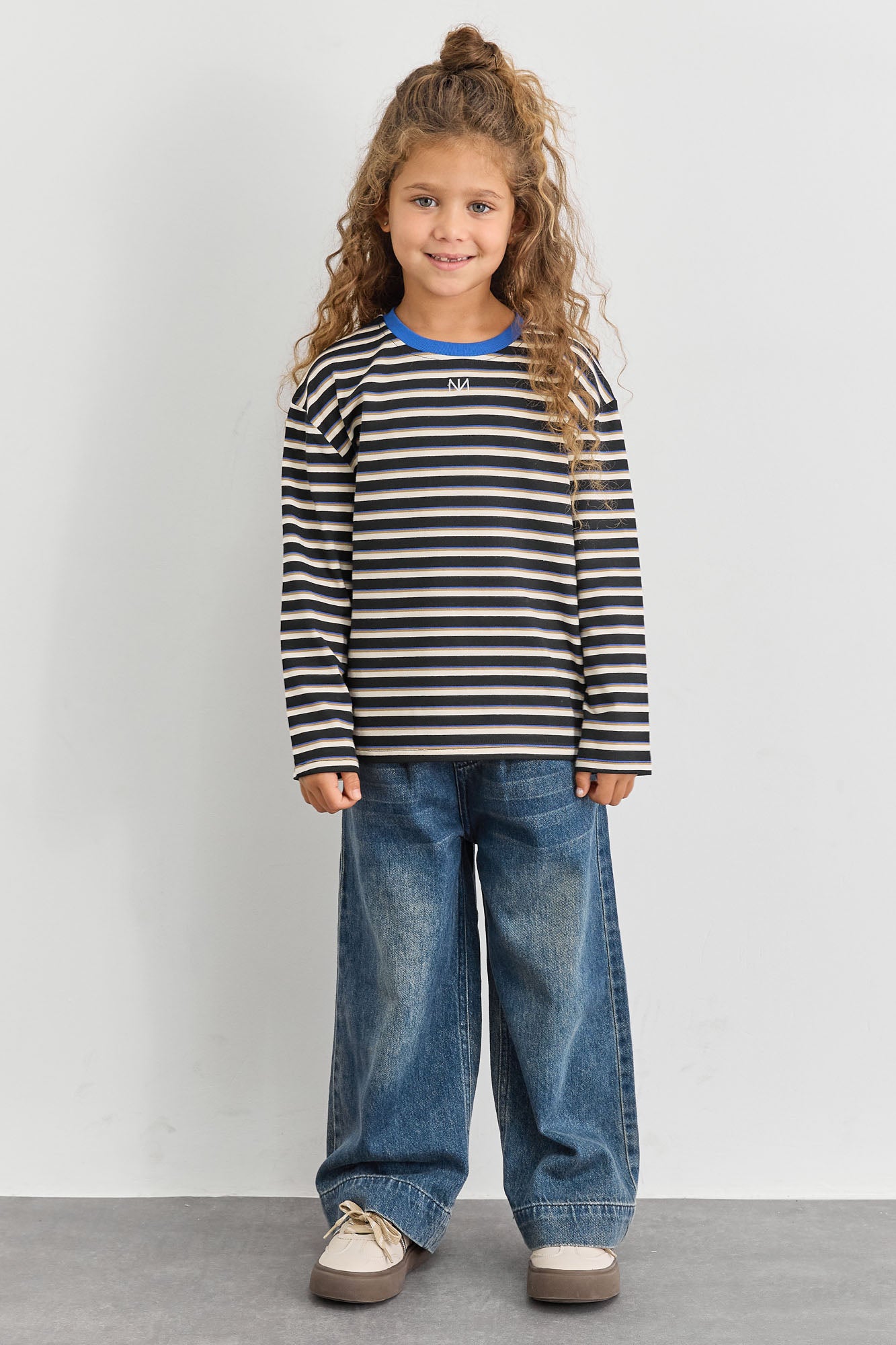 חולצת פסים עם צווארון מובלט ולוגו | שחור