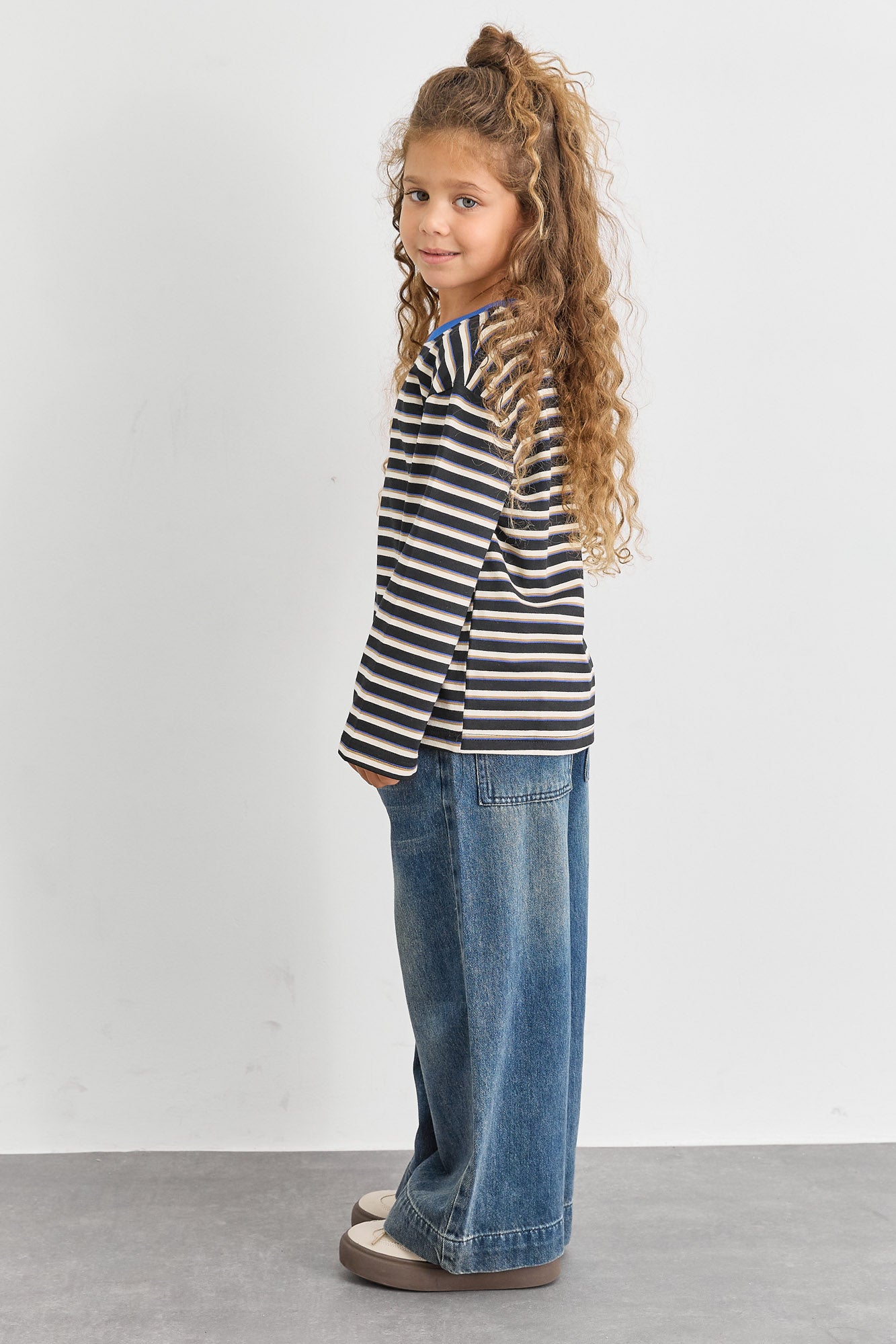 חולצת פסים עם צווארון מובלט ולוגו | שחור