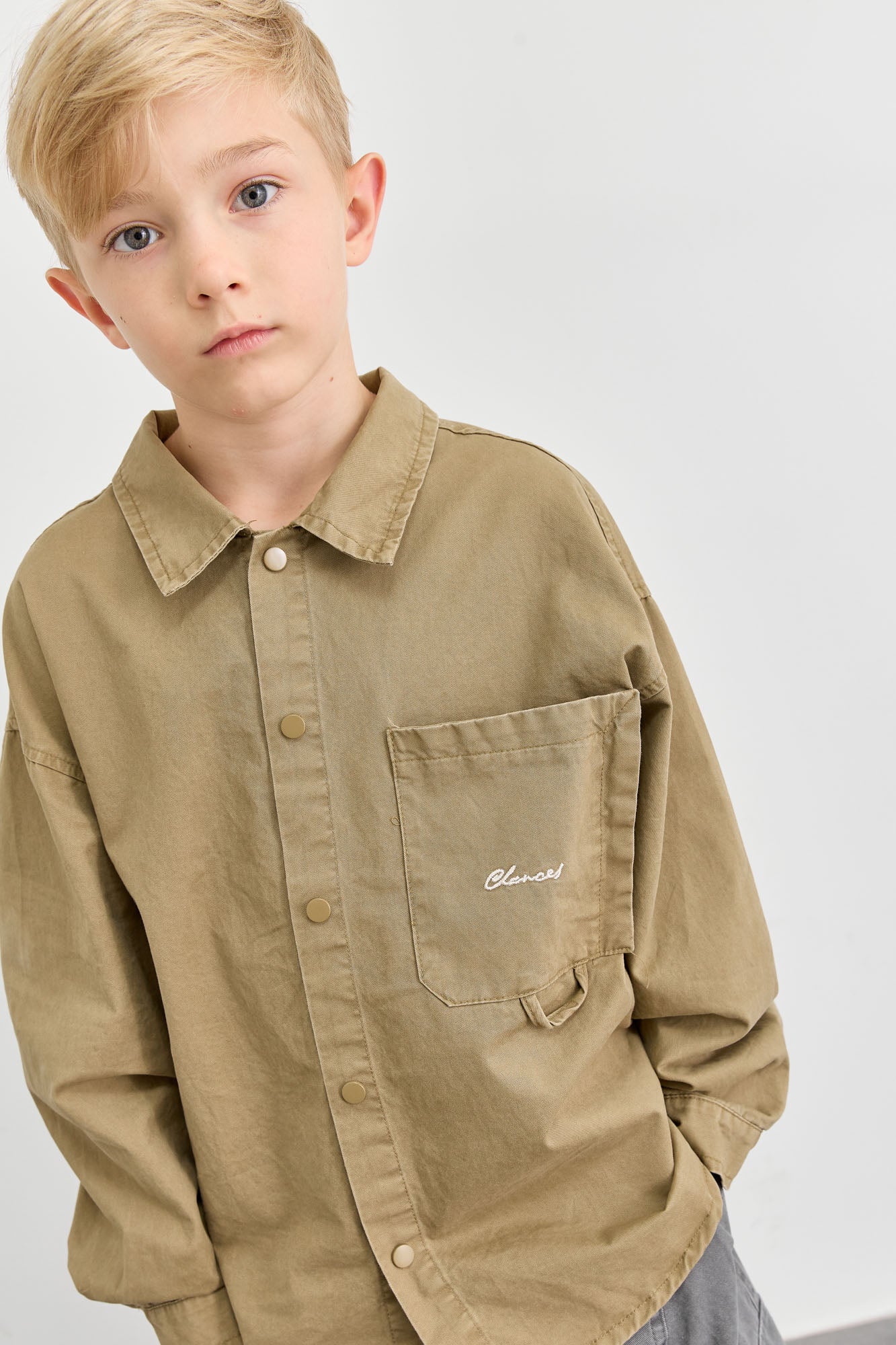 מכופתרת אוברסייז בשילוב רקמה | חום