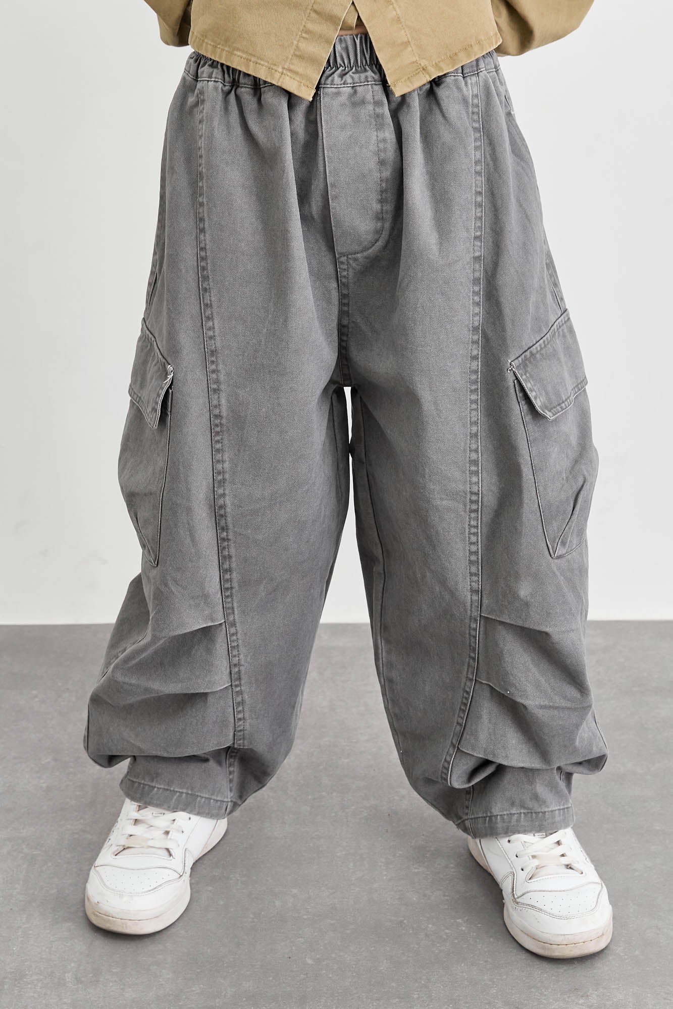 מכנסי דריל גזרת בלון בשילוב כיסים | אפור