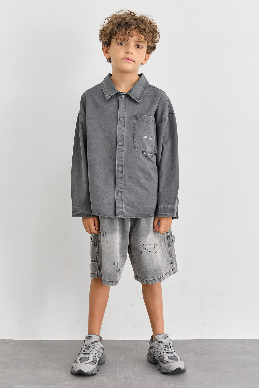 מכופתרת אוברסייז בשילוב רקמה | אפור