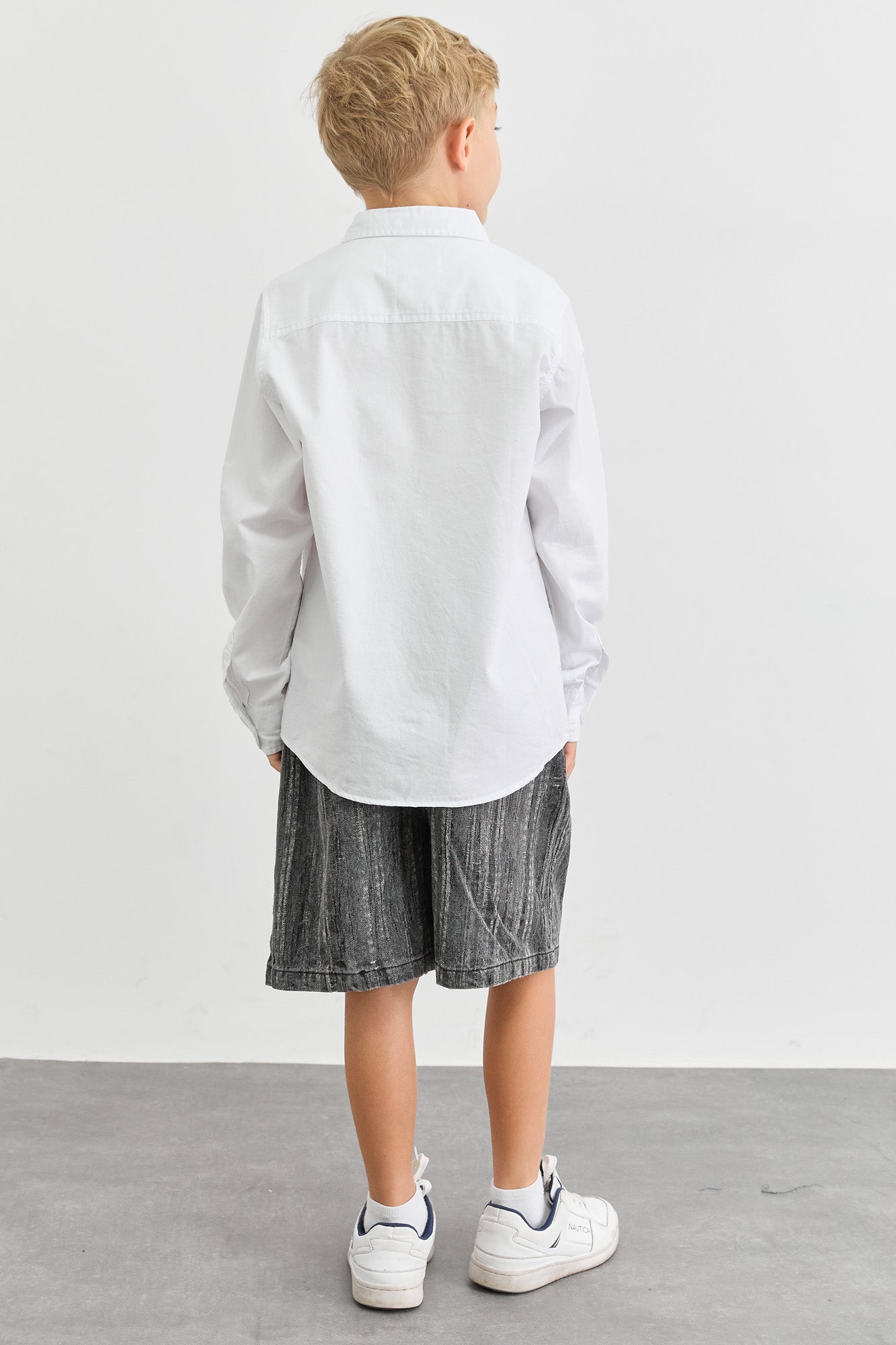 חולצה מכופתרת כיס קדמי | לבן