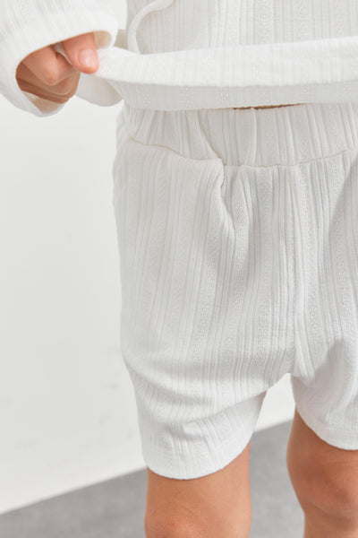 חליפת סריג קפוצ'ון ומכנסיים קצרים | לבן