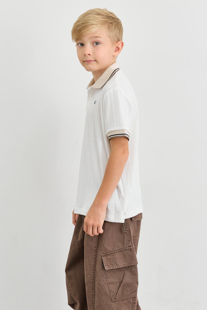 טי שירט פולו עם צווארון וכפתורים | לבן