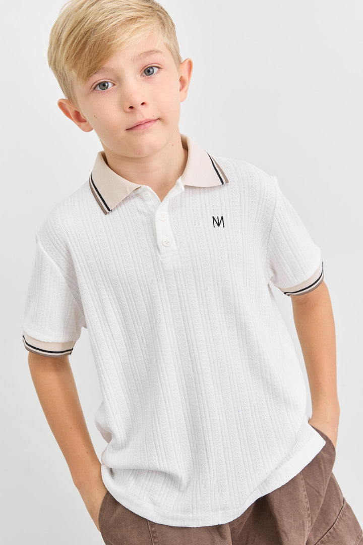 טי שירט פולו עם צווארון וכפתורים | לבן