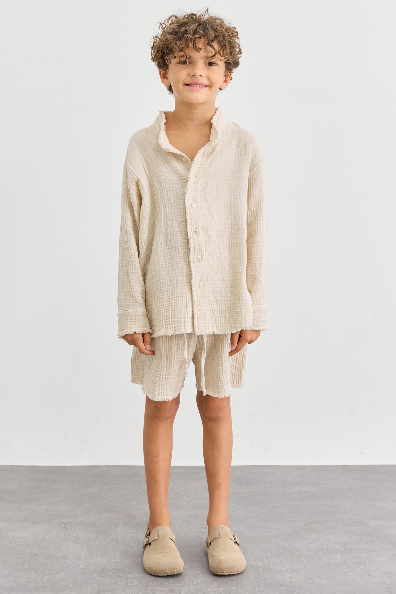 חליפת טטרה מכופתרת ושורטס בסיומת פרומה | בז'