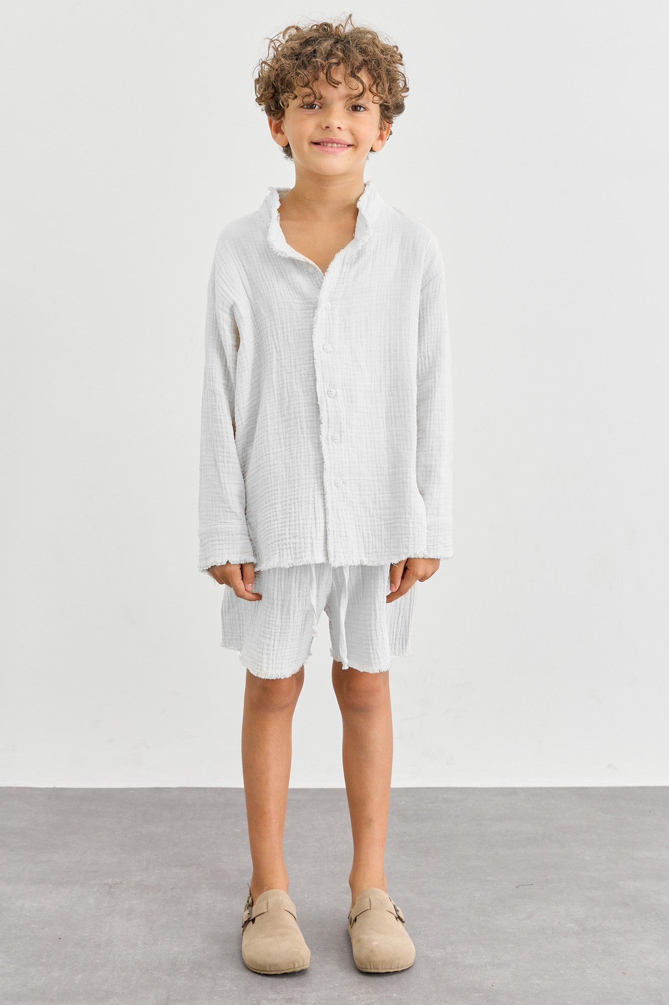 חליפת טטרה מכופתרת ושורטס בסיומת פרומה | לבן