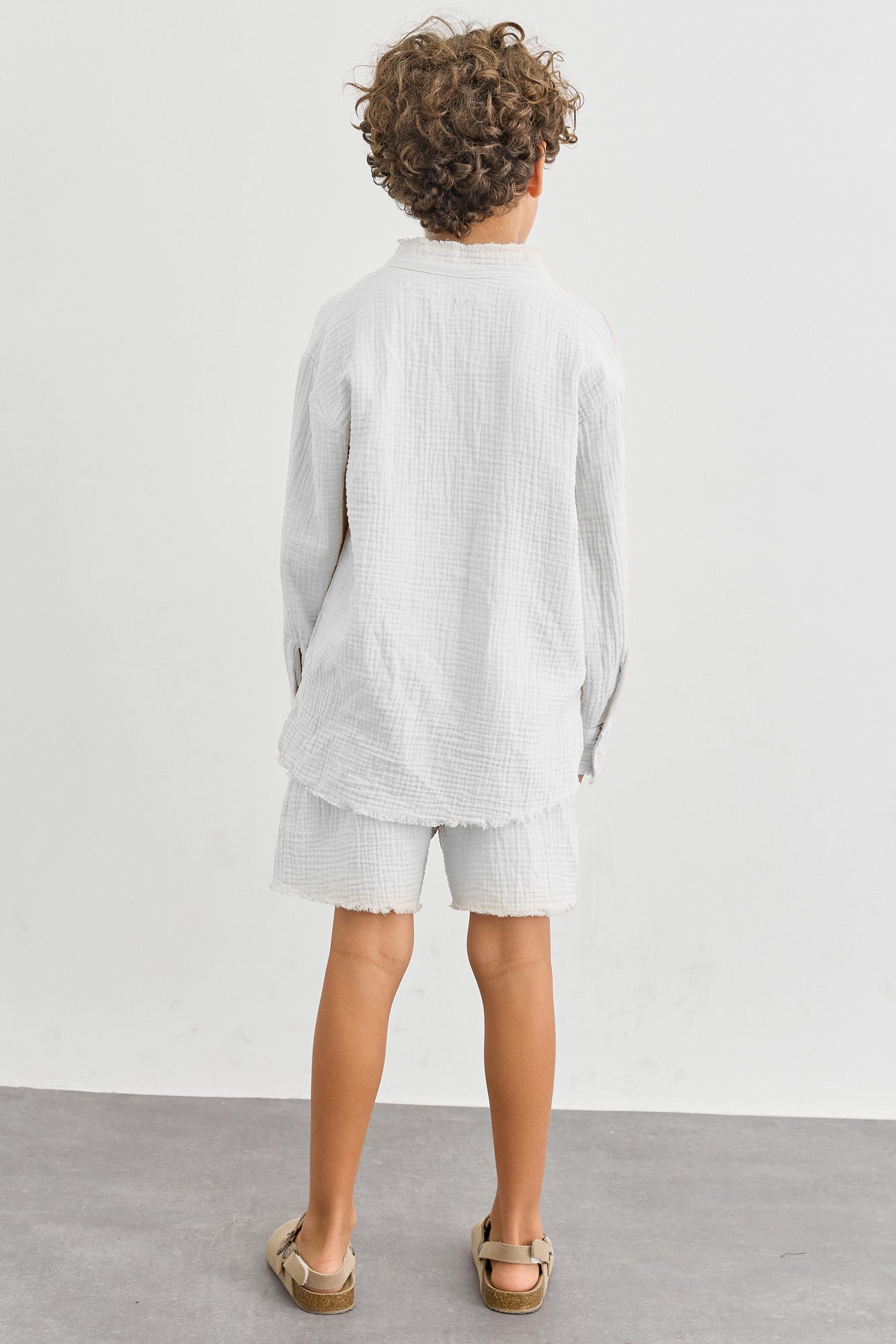 חליפת טטרה מכופתרת ושורטס בסיומת פרומה | לבן