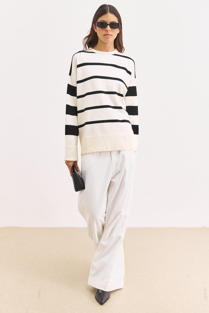 סריג אנאבל סטרייפס גזרת אוברסייז | קרם/שחור