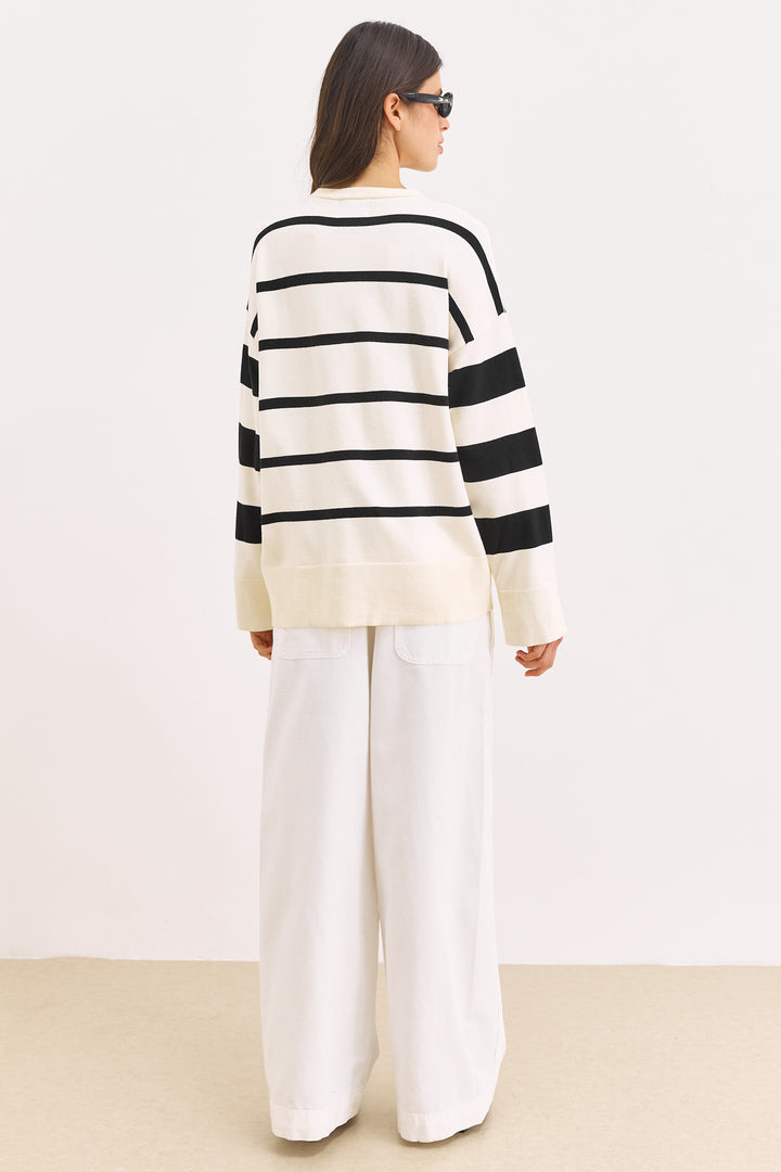 סריג אנאבל סטרייפס גזרת אוברסייז | קרם/שחור