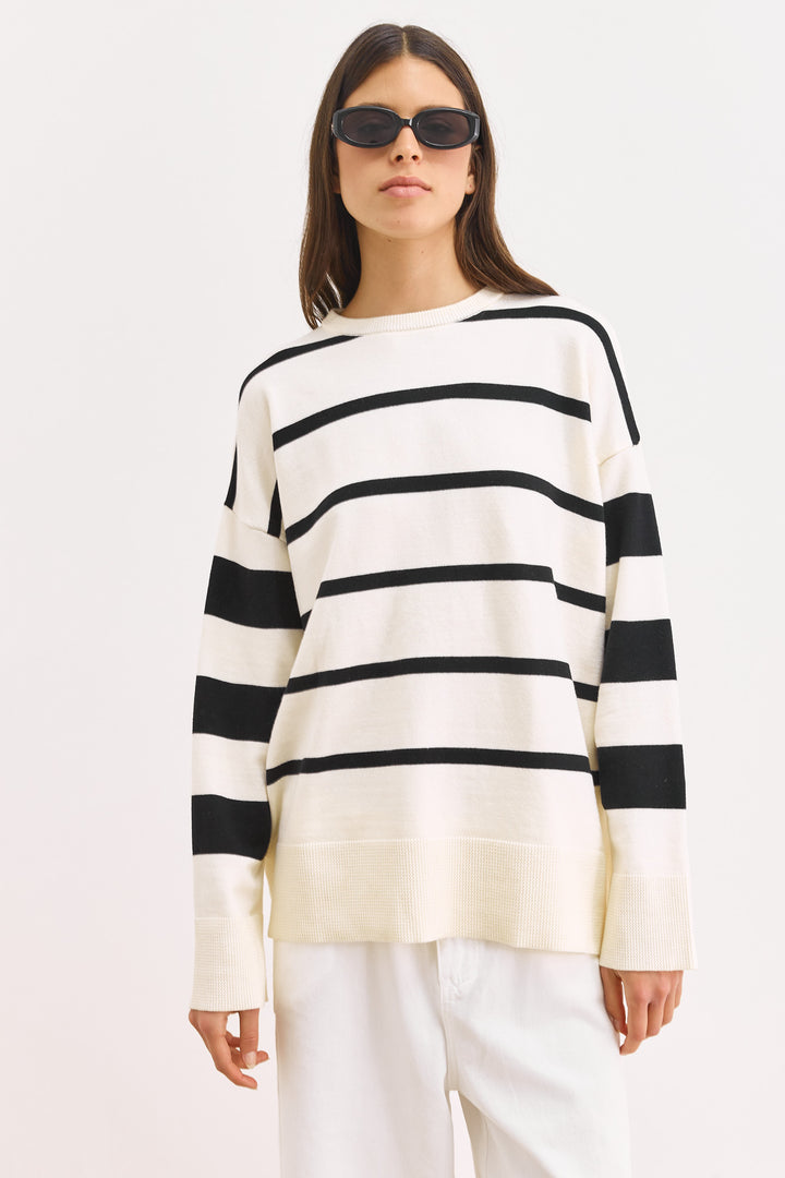 סריג אנאבל סטרייפס גזרת אוברסייז | קרם/שחור