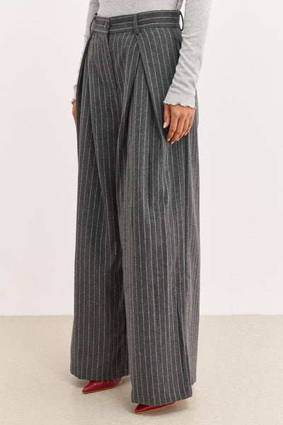 מכנסיים מחויטים אוניל סטרייפס גזרה מתרחבת | אפור/לבן