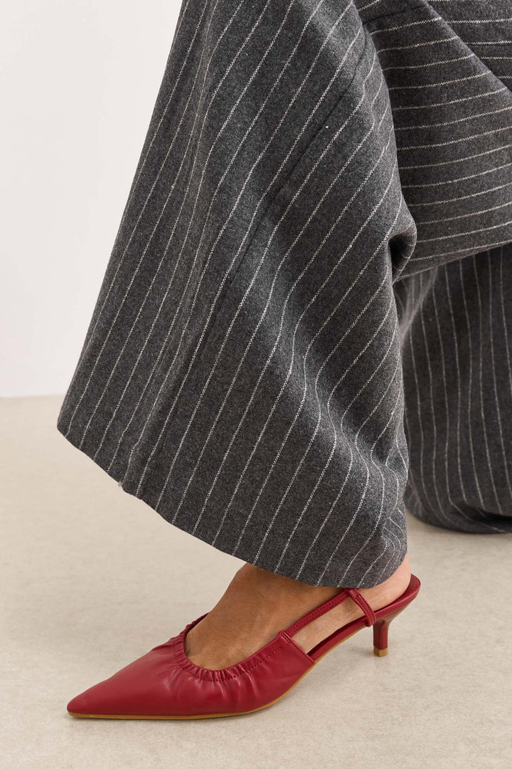 נעל עקב ברוקלין דיטייל כיווצים | בורדו