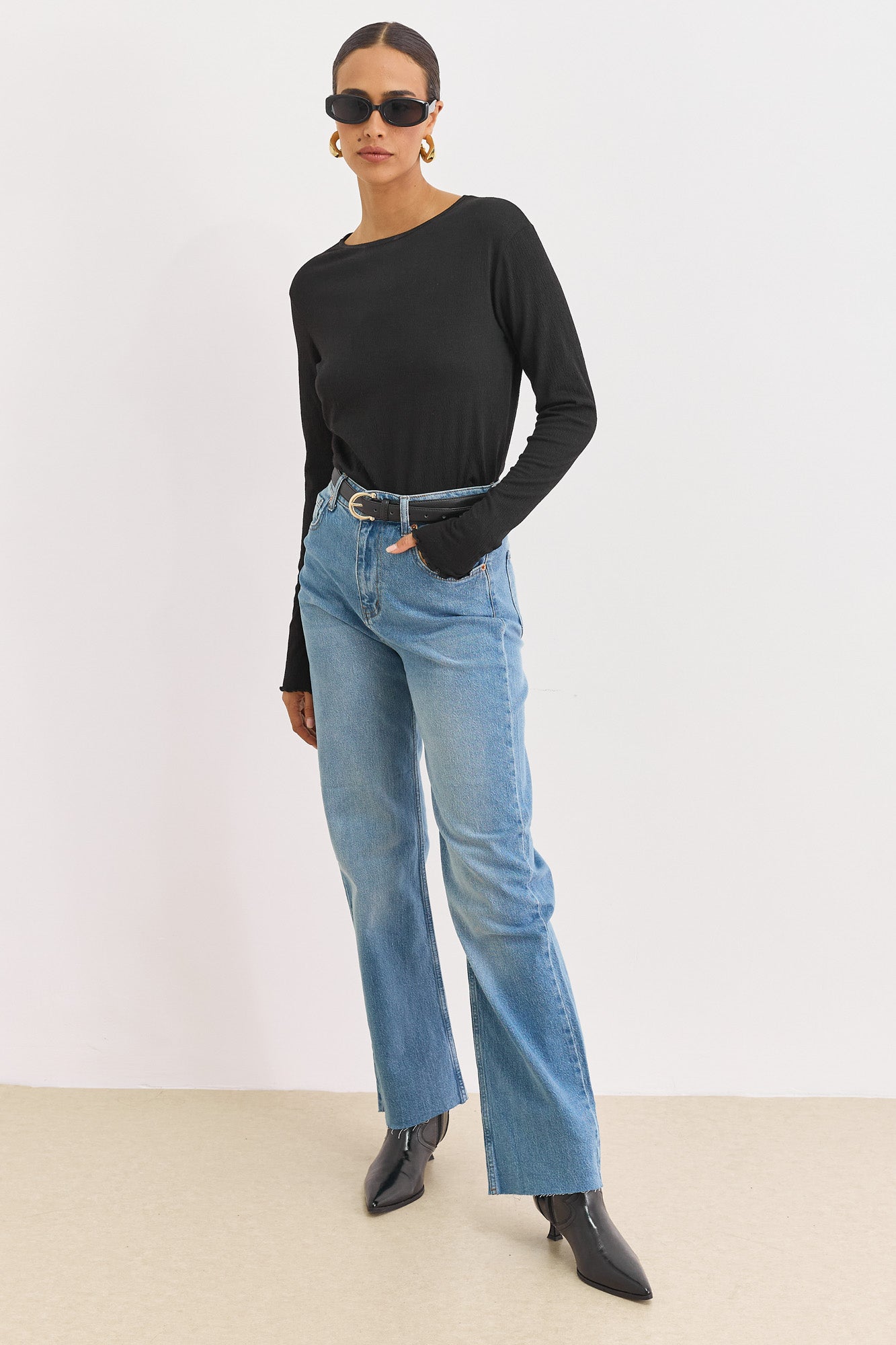 חולצת בייסיק אמנדה סיומת בייבילוק | שחור