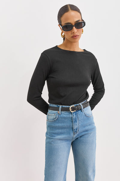 חולצת בייסיק אמנדה סיומת בייבילוק | שחור