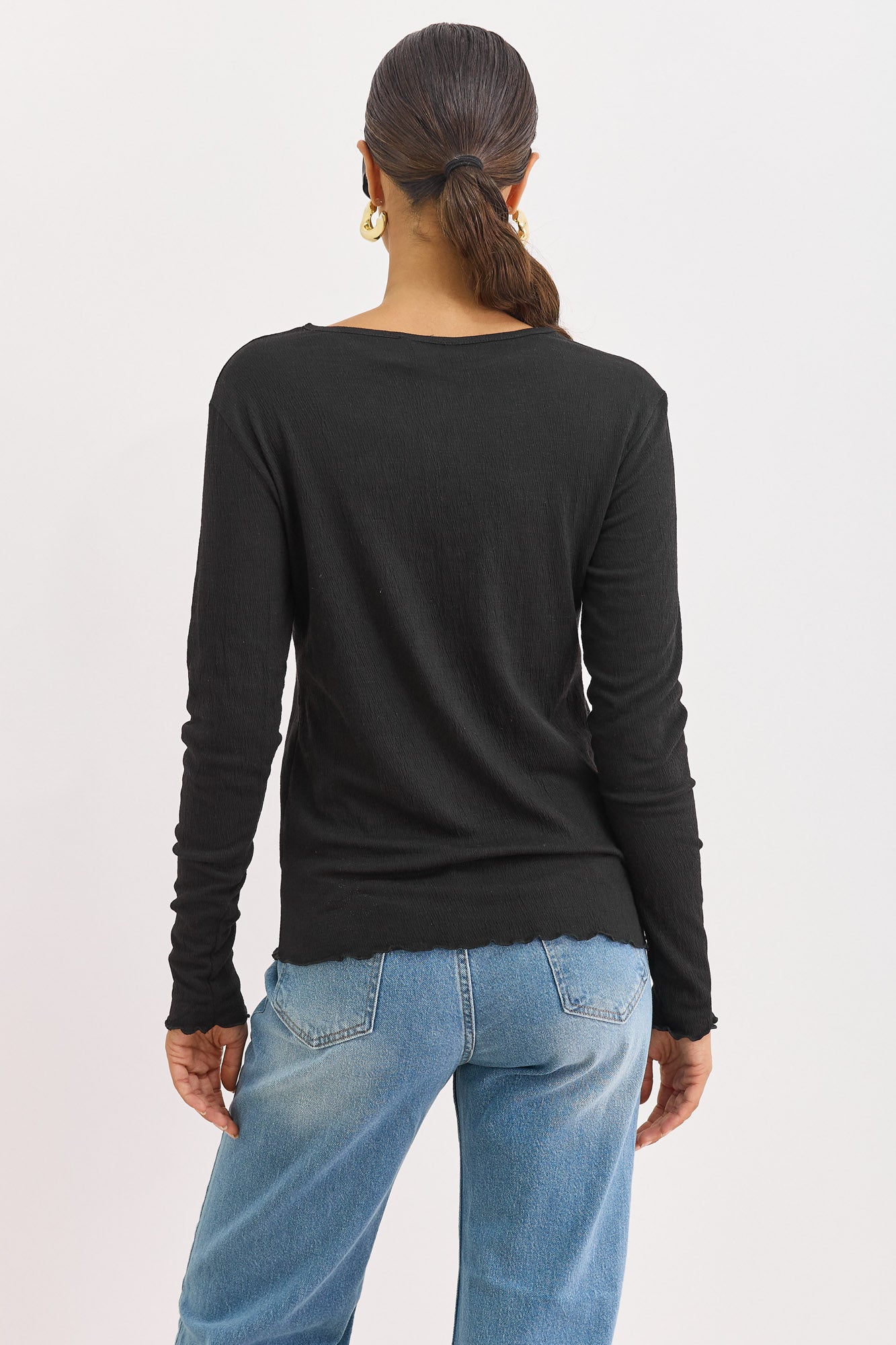 חולצת בייסיק אמנדה סיומת בייבילוק | שחור